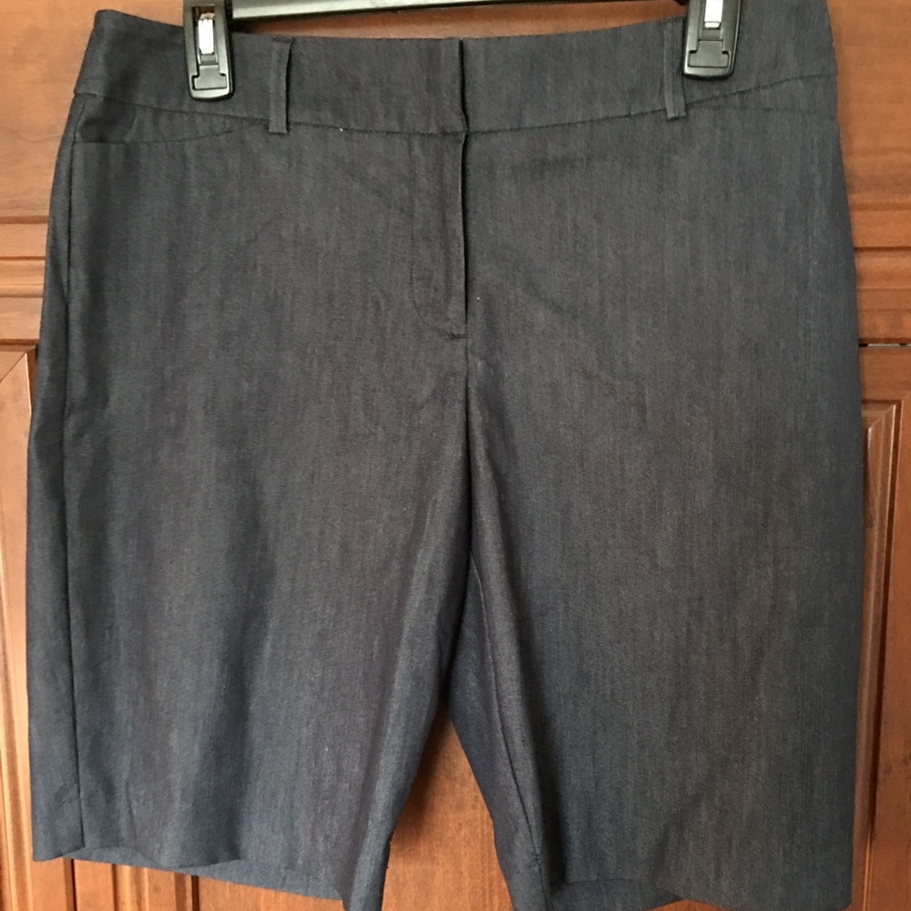NWT dress chambray Bermuda shorts.